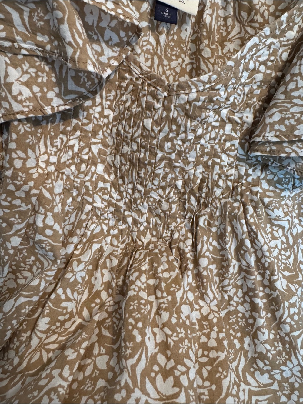 Universal Thread Beige Floral Ruffle Sleeve V-Neck Blouse - Picture 4 of 6